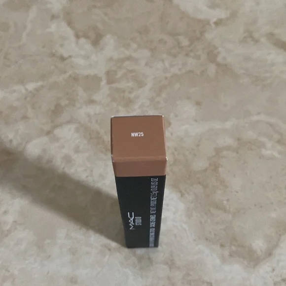 MAC - Studio Fix Perfecting Stick - NW25 - Picture 3 of 3
